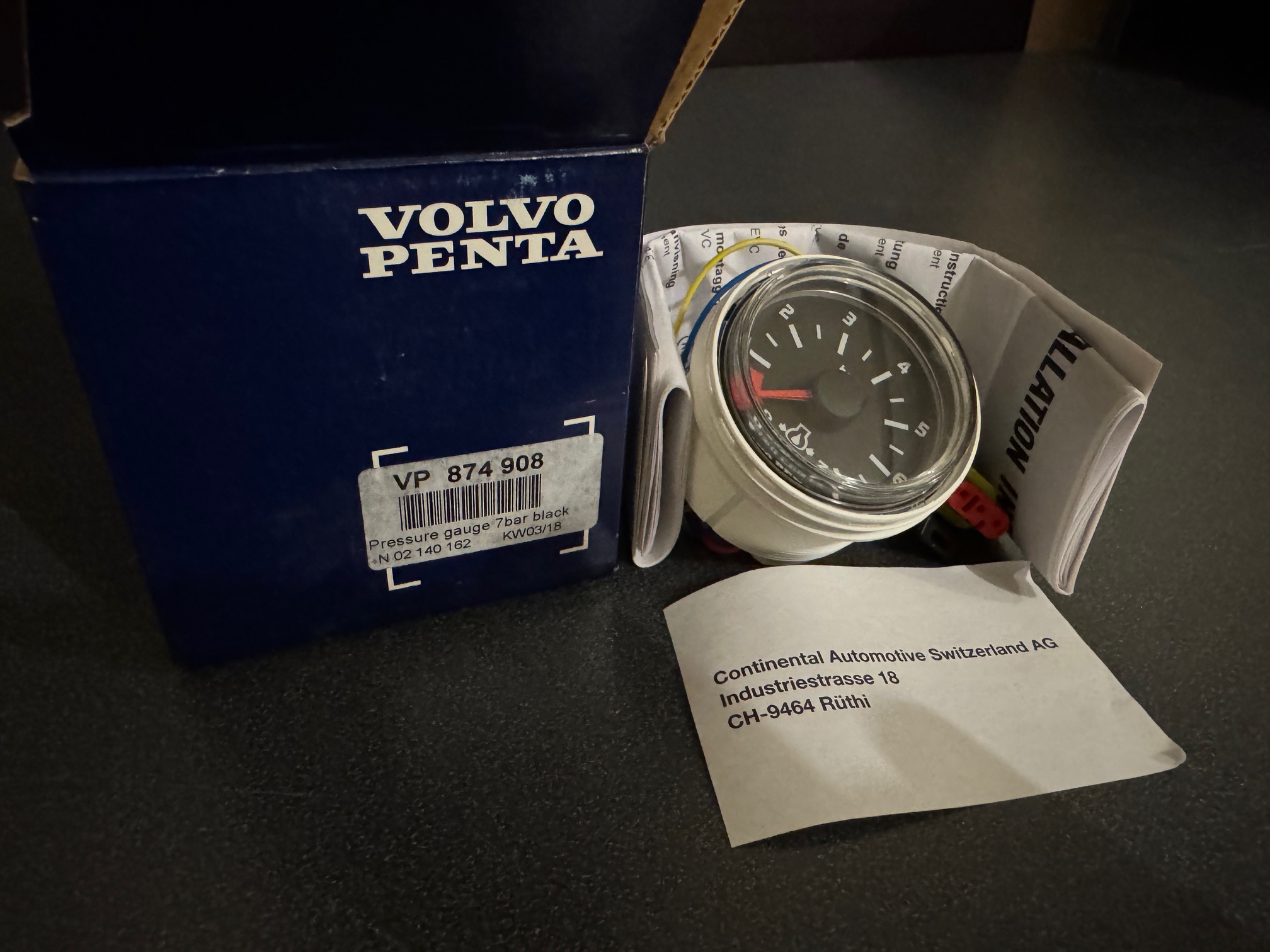 Manometro pressione turbo Volvo Penta VP 874908, 7 bar, nero.